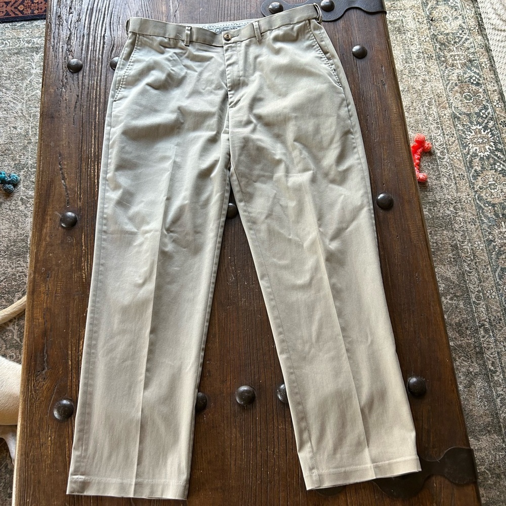 Haggar Men's Light Khaki Chinos